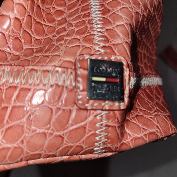 Tommy Hilfiger purse - Picture 4 of 9